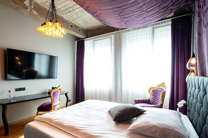 Das Loftstyle Hotel Eningen in Eningen unter Achalm ist Teil der Sure Hotels Collection by Best Western und zählt von den 103 Zimmern nur sieben Apartments. © Tomislav Vukosav