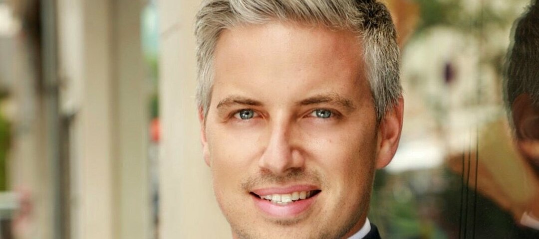 Lasse Haarstark leitet bei Habyt die internationale Expansion. Der Wirtschaftsingenieur arbeitete vor seiner Zeit bei dem Berliner Coliving-Anbieter u.a. für Homefully und Goldman Sachs im Real Estate Investment. © Habyt Portrait von Lasse Haarstark