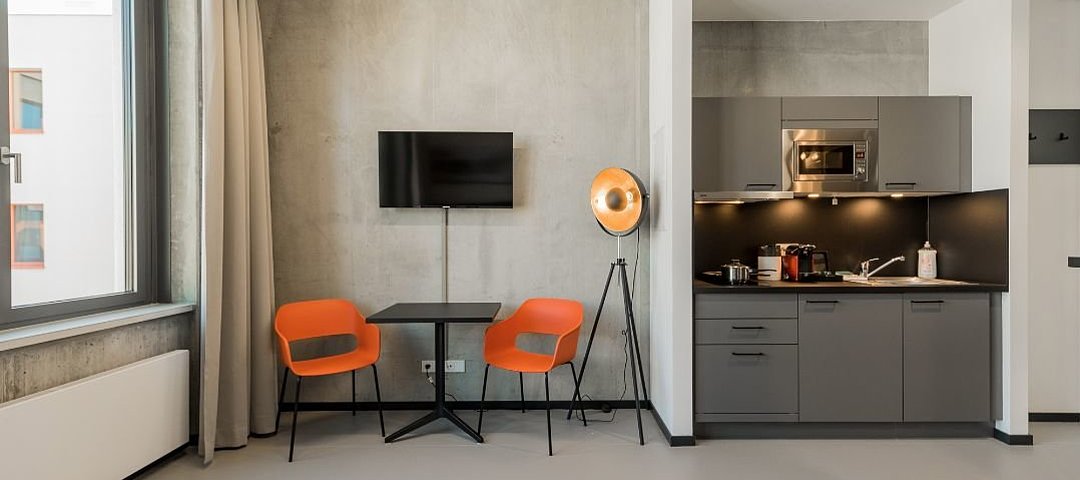 Im Juli 2021 hatte Novum Hospitality die Eigenmarke Acora Living the City mit einem Serviced-Apartment-Konzept für Longstay-Aufenthalte gelauncht. Jetzt ist das Acora Berlin Living the City gestartet. © Novum Hospitality Im Juli 2021 hatte Novum Hospitality die Eigenmarke Acora Living the City mit einem Serviced-Apartment-Konzept für Longstay-Aufenthalte gelauncht. Jetzt ist das Acora Berlin Living the City gestartet. © Novum Hospitality