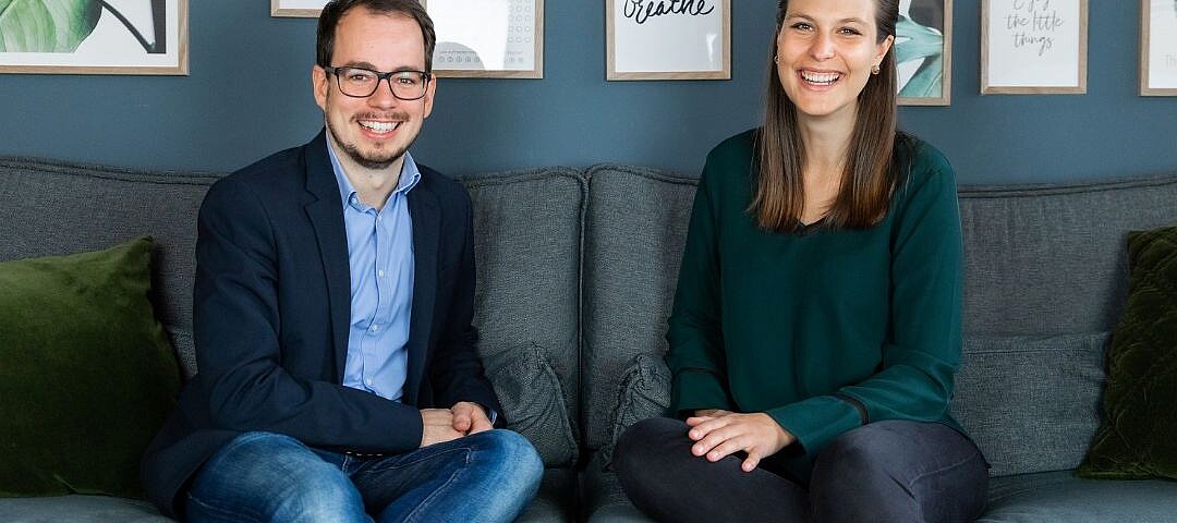 Hotelelemente, Digitalität, Coliving: Die Lively-Gründer Constantin Rehberg (l.) und Christina Kainz haben mit ihrem Senior-Living-Konzept neue Investoren und höhere Beteiligungen erhalten können. © Lively