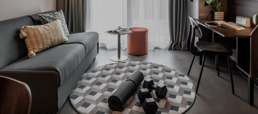 Mit vielen einzeln verkauften Apartments ein komplett neues 607-Einheiten-Haus samt Marken-Launch realisieren – das Revo in München gibt im Dezember 2022 sein Debüt. © Revo Apartmentansicht im Revo München